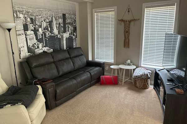 House sit in Ancaster, ON, Canada
