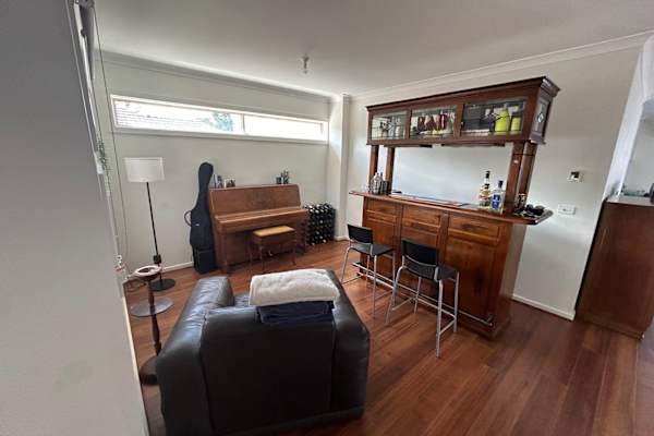 House sit in Melbourne, VIC, Australia