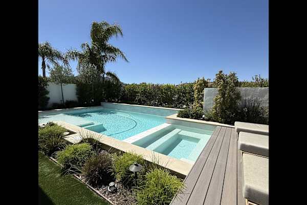 House sit in Calabasas, CA, US
