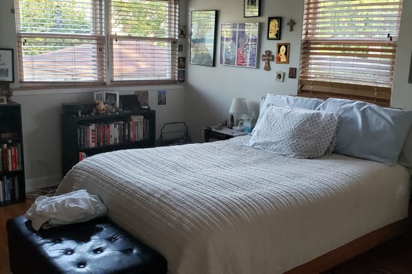 House sit in Chicago, IL, US