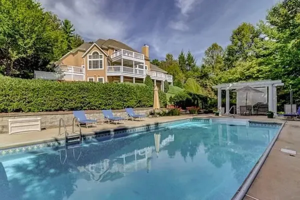 House sit in Weaverville, NC, US