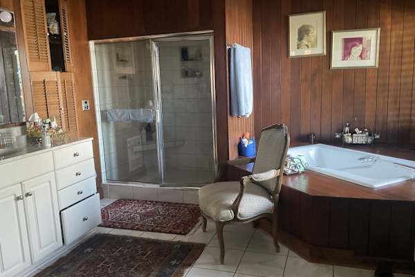 House sit in Knoxville, TN, US
