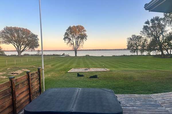 House sit in Napanee, ON, Canada