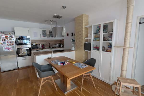 House sit in Vienna, Austria