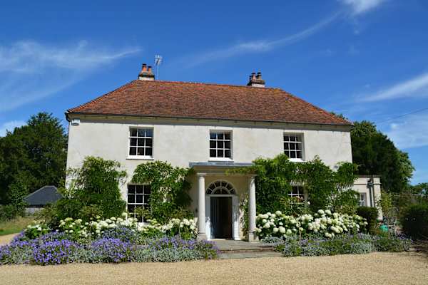 House sit in Winchester, United Kingdom