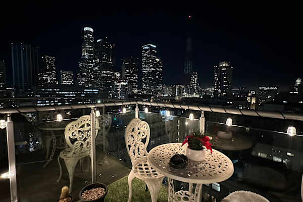 House sit in Los Angeles, CA, US