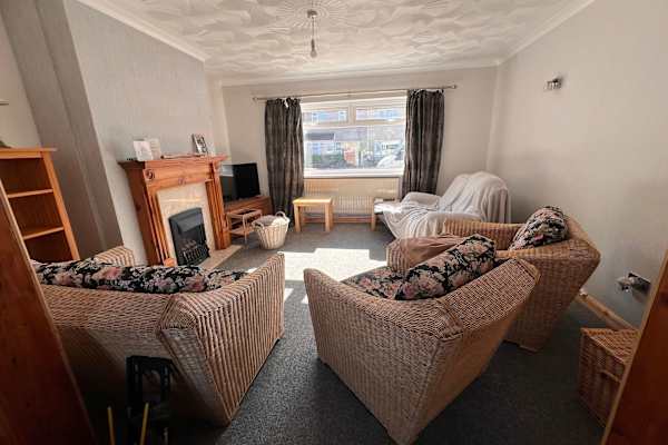 House sit in Llantwit Fardre, United Kingdom