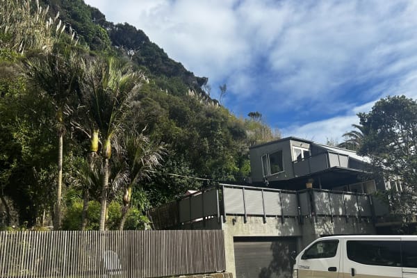 House sit in Piha, New Zealand