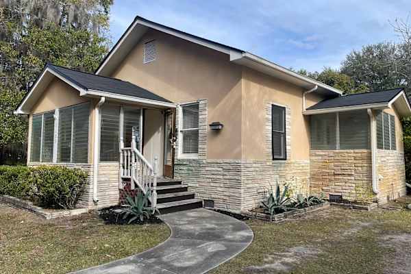 House sit in Gainesville, FL, US