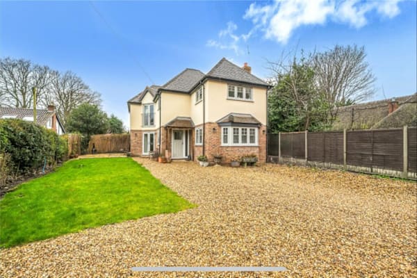 House sit in Chobham, United Kingdom