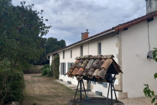 House sit in Sauzé-Vaussais, France