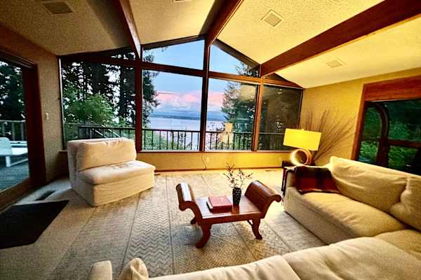 House sit in Vashon, WA, US
