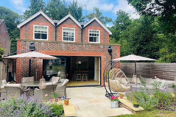 House sit in Liss, United Kingdom