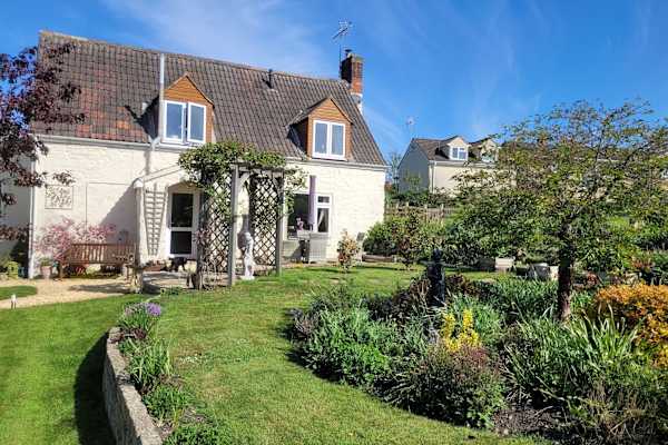 House sit in Dursley, United Kingdom