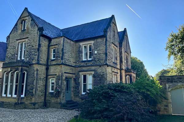 House sit in Sheffield, United Kingdom