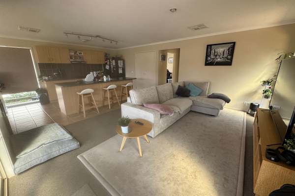 House sit in Cranbourne, VIC, Australia