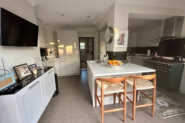 House sit in Pinner, United Kingdom