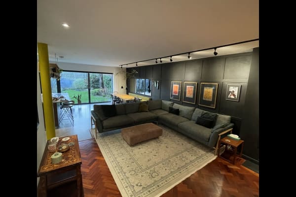 House sit in Addlestone, United Kingdom