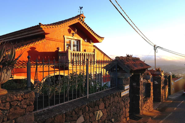 House sit in Vega de San Mateo, Spain