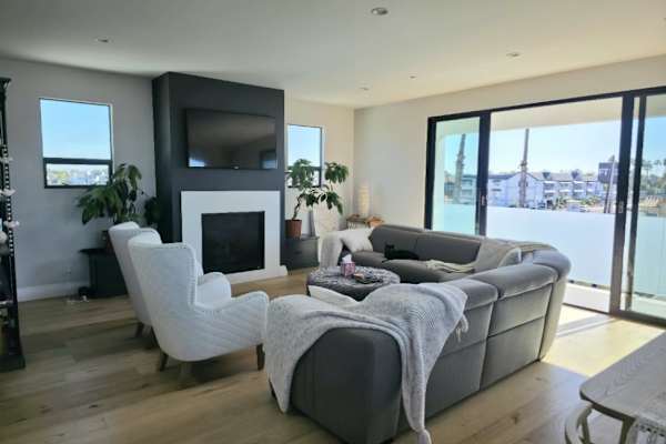 House sit in Sunset Beach, CA, US