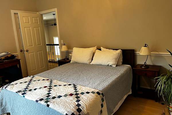House sit in Chagrin Falls, OH, US