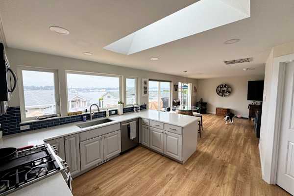 House sit in Port Orchard, WA, US