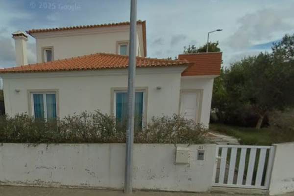 House sit in Peniche, Portugal