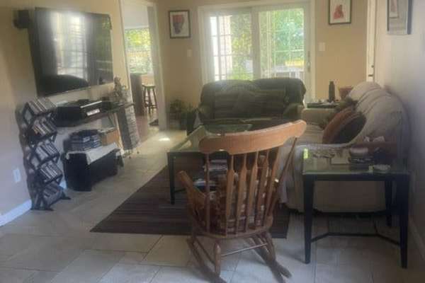 House sit in Gaithersburg, MD, US