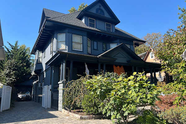 House sit in Brooklyn, NY, US