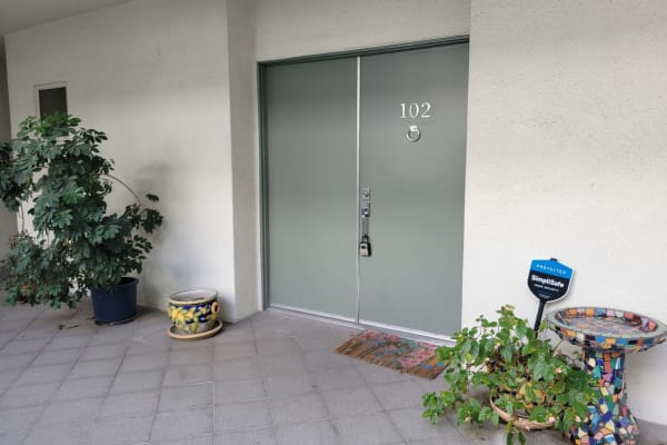 House sit in Studio City, CA, US