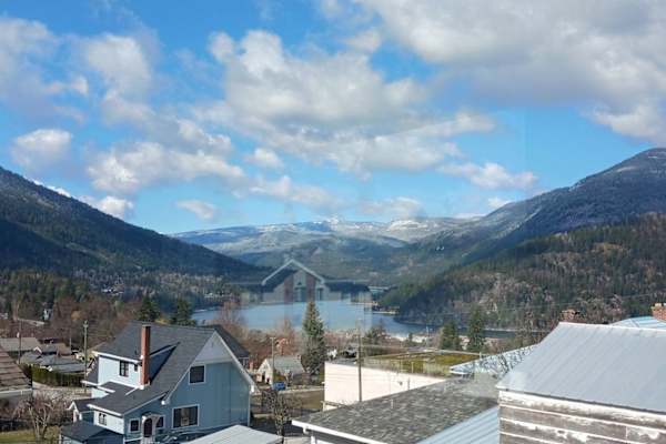 House sit in Nelson, BC, Canada