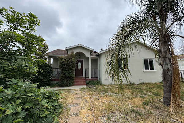 House sit in North Hollywood, CA, US