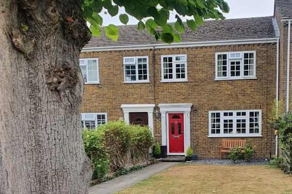 House sit in Lewknor, United Kingdom