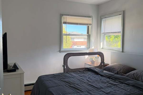 House sit in New Hyde Park, NY, US