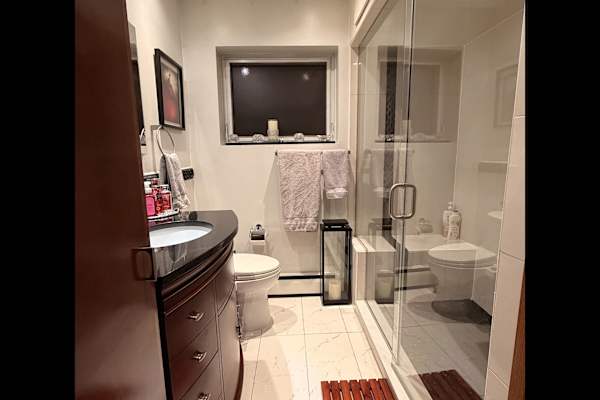 House sit in Chicago, IL, US