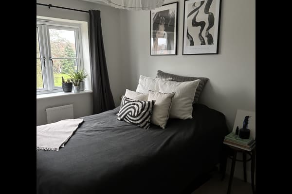 House sit in Ottershaw, United Kingdom