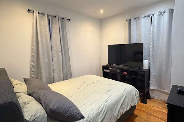 House sit in Manhattan, NY, US