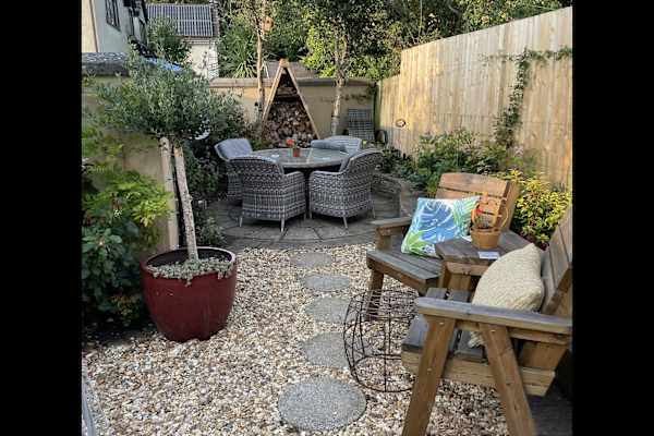 House sit in Cardiff, United Kingdom