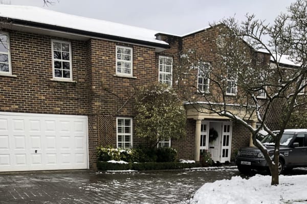 House sit in Cobham, United Kingdom