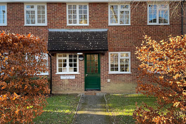 House sit in Horsham, United Kingdom