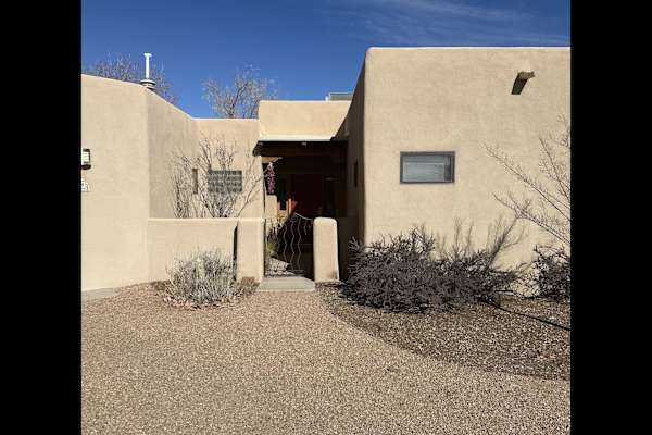 House sit in Corrales, NM, US