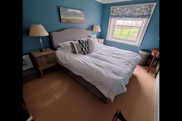 House sit in Kingsclere, United Kingdom