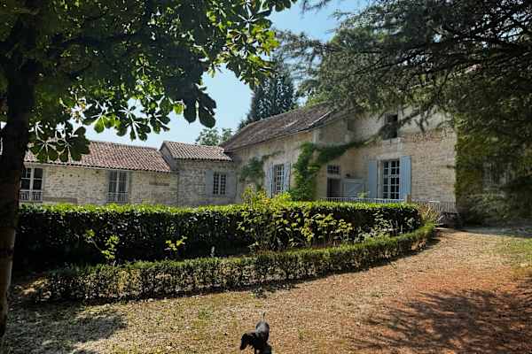 House sit in Nanteuil-en-Vallée, France
