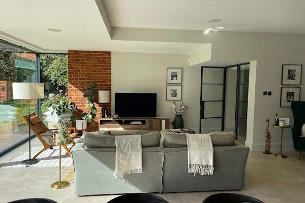 House sit in Wargrave, United Kingdom