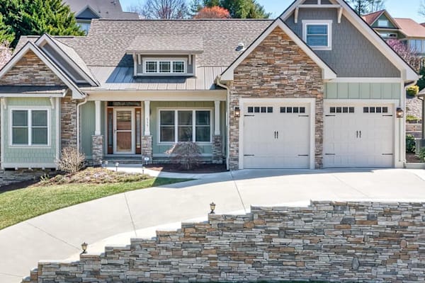House sit in Hendersonville, NC, US