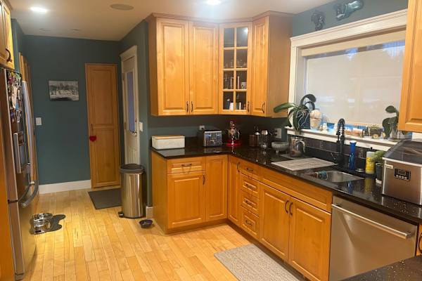 House sit in Gibsons, BC, Canada