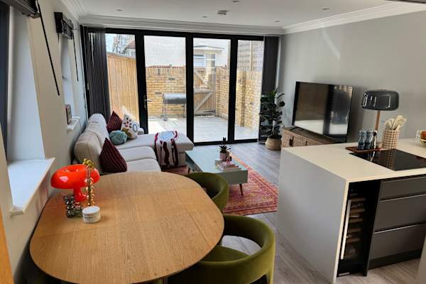 House sit in South Wimbledon, United Kingdom