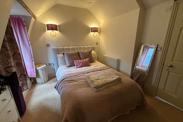 House sit in Cirencester, United Kingdom