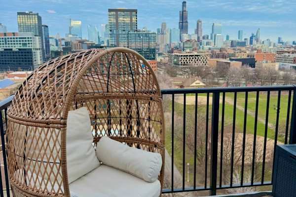 House sit in Chicago, IL, US