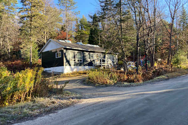 House sit in Sprucedale, ON, Canada